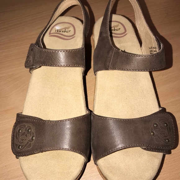 dansko clogs mens near me